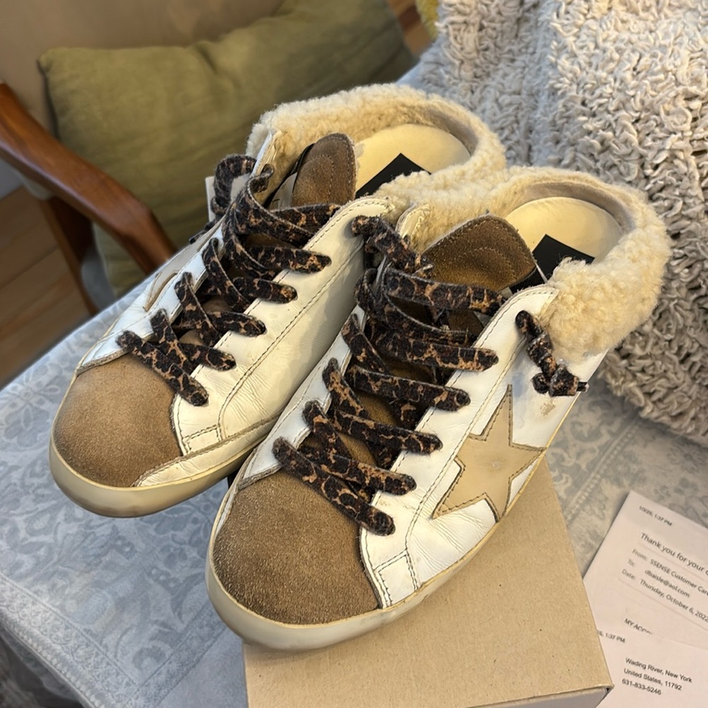 Golden Goose Super-Star Sabot
Shearling lining
Leopard laces